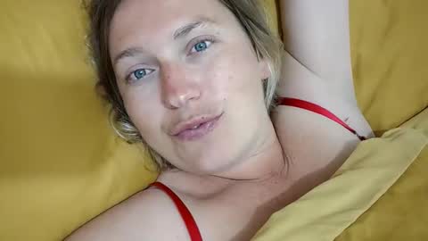 Snapshot of clittytastic chatting on 06-08-26, 10:10 Syl online show from 06-08-26, 10:10