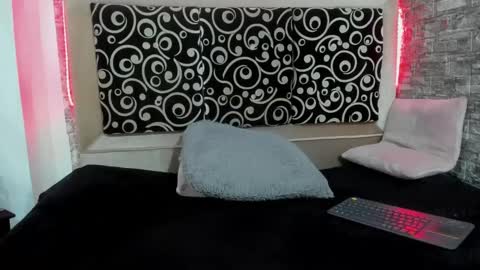 Snapshot of cloe66 chatting on 01-31-25, 07:29 cloe66 online show from 01-31-25, 07:29