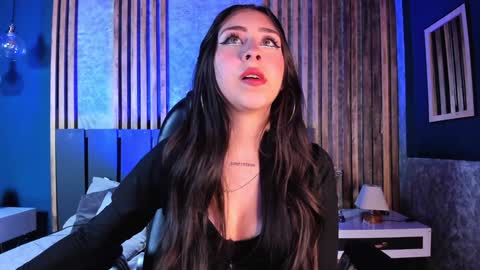 Snapshot of cloe_martinez_ chatting on 12-23-24, 01:40 Cloe online show from 12-23-24, 01:40