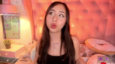 Snapshot of cloe_martinez_ chatting on 02-21-25, 02:17 Cloe online show from 02-21-25, 02:17