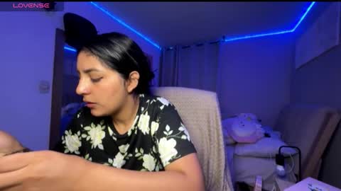 cloe small online show from 10-06-25, 03:48