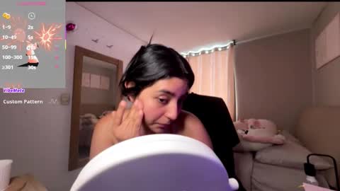 cloe small online show from 10-19-25, 03:34