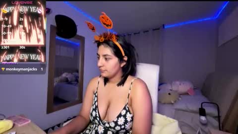 cloe small online show from 10-21-25, 01:17