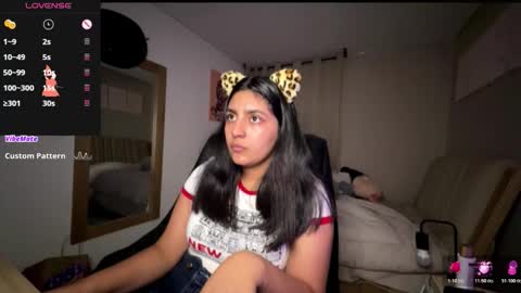 cloe small online show from 10-27-25, 02:15