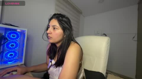 cloe small online show from 04-21-26, 04:52