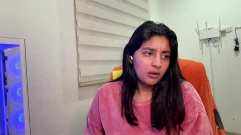 cloe small online show from 06-08-26, 05:52