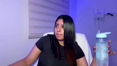 cloe small online show from 06-19-26, 06:29