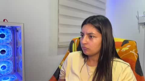 cloe small online show from 06-30-26, 01:17