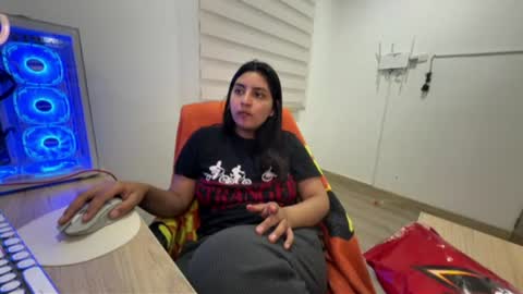 cloe small online show from 07-03-26, 07:15