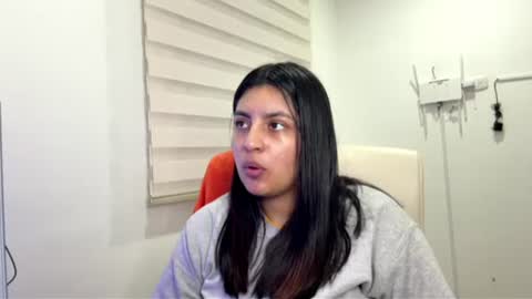 cloe small online show from 07-22-26, 01:19