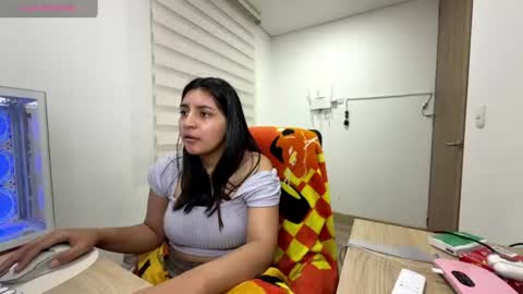 cloe small online show from 07-31-26, 05:40