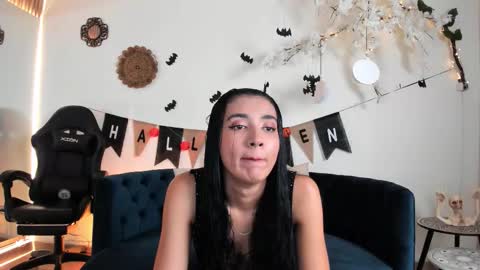 CLOE  online show from 10-12-25, 03:27