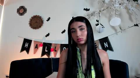 CLOE  online show from 10-19-25, 03:29