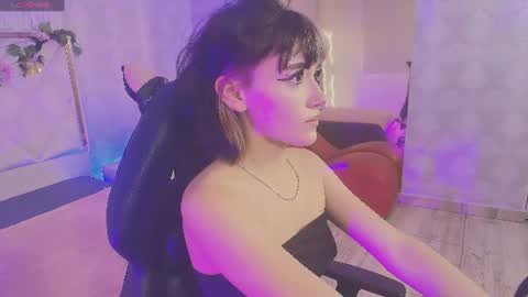 cloee_tay1 online show from 07-24-26, 11:19