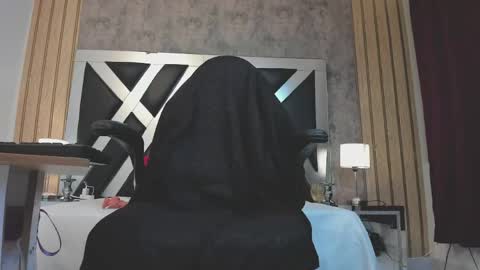 Snapshot of cloeperson chatting on 05-05-26, 11:57 lady cloe person online show from 05-05-26, 11:57