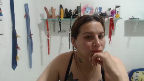 Snapshot of cloepussy chatting on 09-15-25, 07:03 cloepussy online show from 09-15-25, 07:03