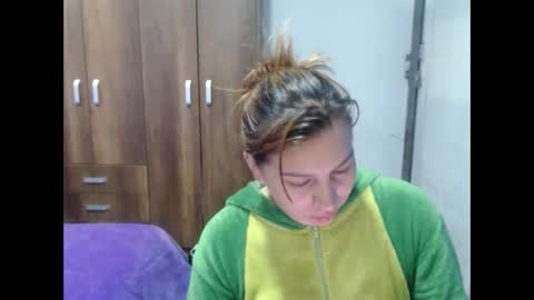 Snapshot of cloepussy chatting on 10-14-25, 03:24 cloepussy online show from 10-14-25, 03:24