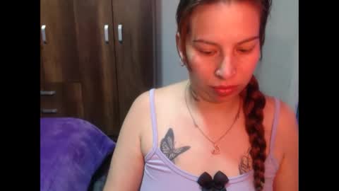 Snapshot of cloepussy chatting on 10-21-25, 02:01 cloepussy online show from 10-21-25, 02:01