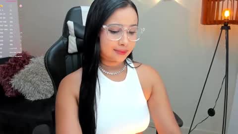 Snapshot of cloewilliamsxx chatting on 12-20-24, 04:25 Cloe online show from 12-20-24, 04:25