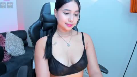 Snapshot of cloewilliamsxx chatting on 12-27-24, 01:50 Cloe online show from 12-27-24, 01:50