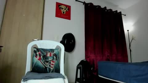 Snapshot of cloudy_pigdude chatting on 06-12-26, 04:11 CRISTIAN online show from 06-12-26, 04:11