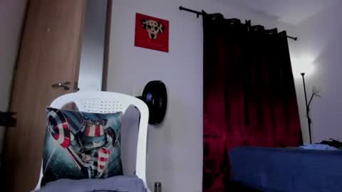 Snapshot of cloudy_pigdude chatting on 06-13-26, 04:43 CRISTIAN online show from 06-13-26, 04:43