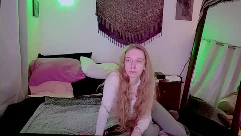 Snapshot of clover922169 chatting on 04-01-26, 10:27 Clover online show from 04-01-26, 10:27