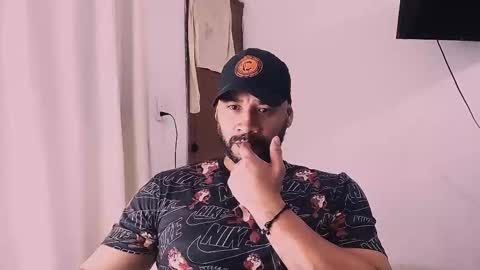 Snapshot of cloverblack18 chatting on 01-14-26, 04:29 erick online show from 01-14-26, 04:29