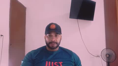 Snapshot of cloverblack18 chatting on 01-15-26, 06:40 erick online show from 01-15-26, 06:40