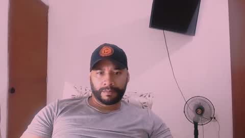 Snapshot of cloverblack18 chatting on 01-16-26, 07:56 erick online show from 01-16-26, 07:56