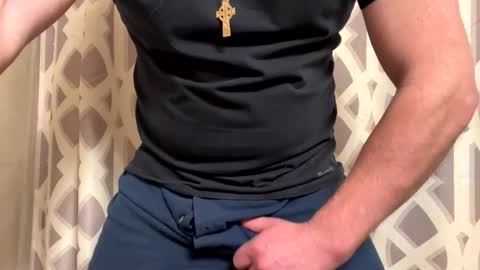 Snapshot of clovershit1 chatting on 11-30-25, 02:37 clovershit1 online show from 11-30-25, 02:37