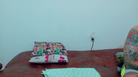 Snapshot of clydexxxbunny chatting on 12-22-24, 07:54 Clyde and Bunny online show from 12-22-24, 07:54