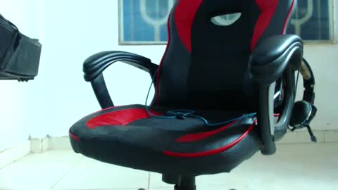 boy swinger     online show from 12-14-24, 10:34