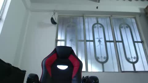 boy swinger     online show from 01-15-25, 11:32