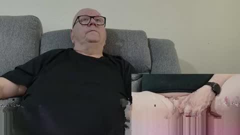 Snapshot of cockneymack51 chatting on 03-12-26, 12:00 Charlie. online show from 03-12-26, 12:00