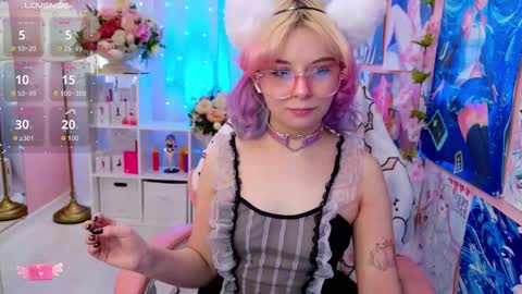 Snapshot of coconut_mia chatting on 11-15-25, 09:54 Mia online show from 11-15-25, 09:54