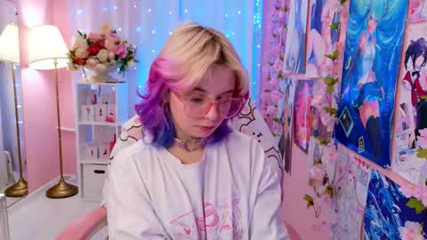 Snapshot of coconut_mia chatting on 11-19-25, 04:29 Mia online show from 11-19-25, 04:29