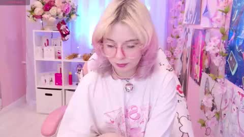 Snapshot of coconut_mia chatting on 12-19-25, 09:00 Mia online show from 12-19-25, 09:00