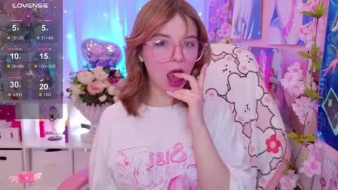 Snapshot of coconut_mia chatting on 02-16-26, 09:00 Mia online show from 02-16-26, 09:00