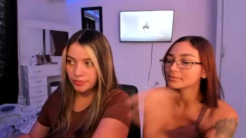 Snapshot of coffe_and_cream24 chatting on 06-18-26, 09:08 Asia y Samanta online show from 06-18-26, 09:08