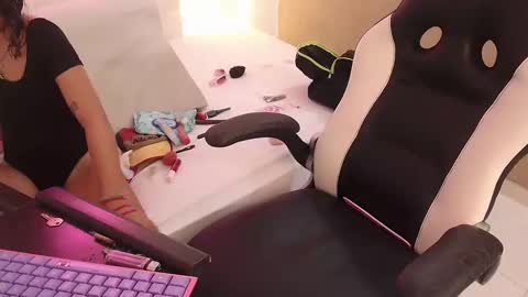 Snapshot of coffe_eyes chatting on 10-31-25, 08:37 coffe_eyes online show from 10-31-25, 08:37