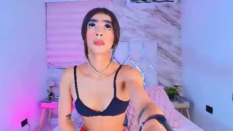 Snapshot of colett_hall chatting on 06-17-26, 11:56 colett online show from 06-17-26, 11:56