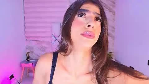 Snapshot of colett_hall chatting on 06-19-26, 11:58 colett online show from 06-19-26, 11:58