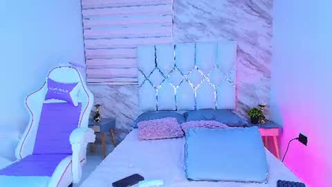 Snapshot of colett_hall chatting on 06-25-26, 11:59 colett online show from 06-25-26, 11:59