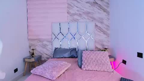 Snapshot of colett_hall chatting on 06-28-26, 12:00 colett online show from 06-28-26, 12:00
