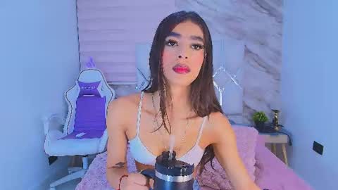 Snapshot of colett_hall chatting on 07-04-26, 12:00 colett online show from 07-04-26, 12:00