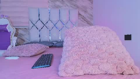 Snapshot of colett_hall chatting on 07-18-26, 11:58 colett online show from 07-18-26, 11:58