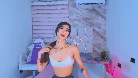 Snapshot of colett_hall chatting on 07-19-26, 11:58 colett online show from 07-19-26, 11:58