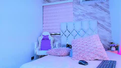 Snapshot of colett_hall chatting on 07-29-26, 11:52 colett online show from 07-29-26, 11:52