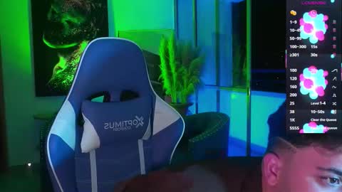 Snapshot of collage_hot25 chatting on 10-18-25, 03:09 javier online show from 10-18-25, 03:09